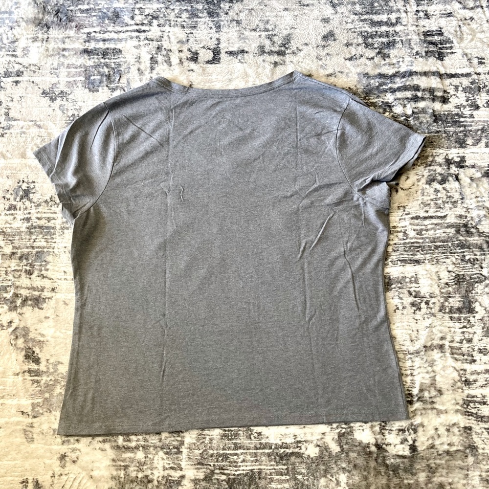 Hanes Women's V-Neck Tee Size X-Large - Picture 6 of 6